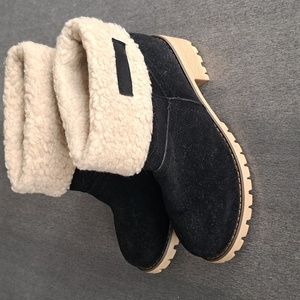 Nwot Wns size 8 ankle boots Shearling cowl booties faux sheepskin autumn winter